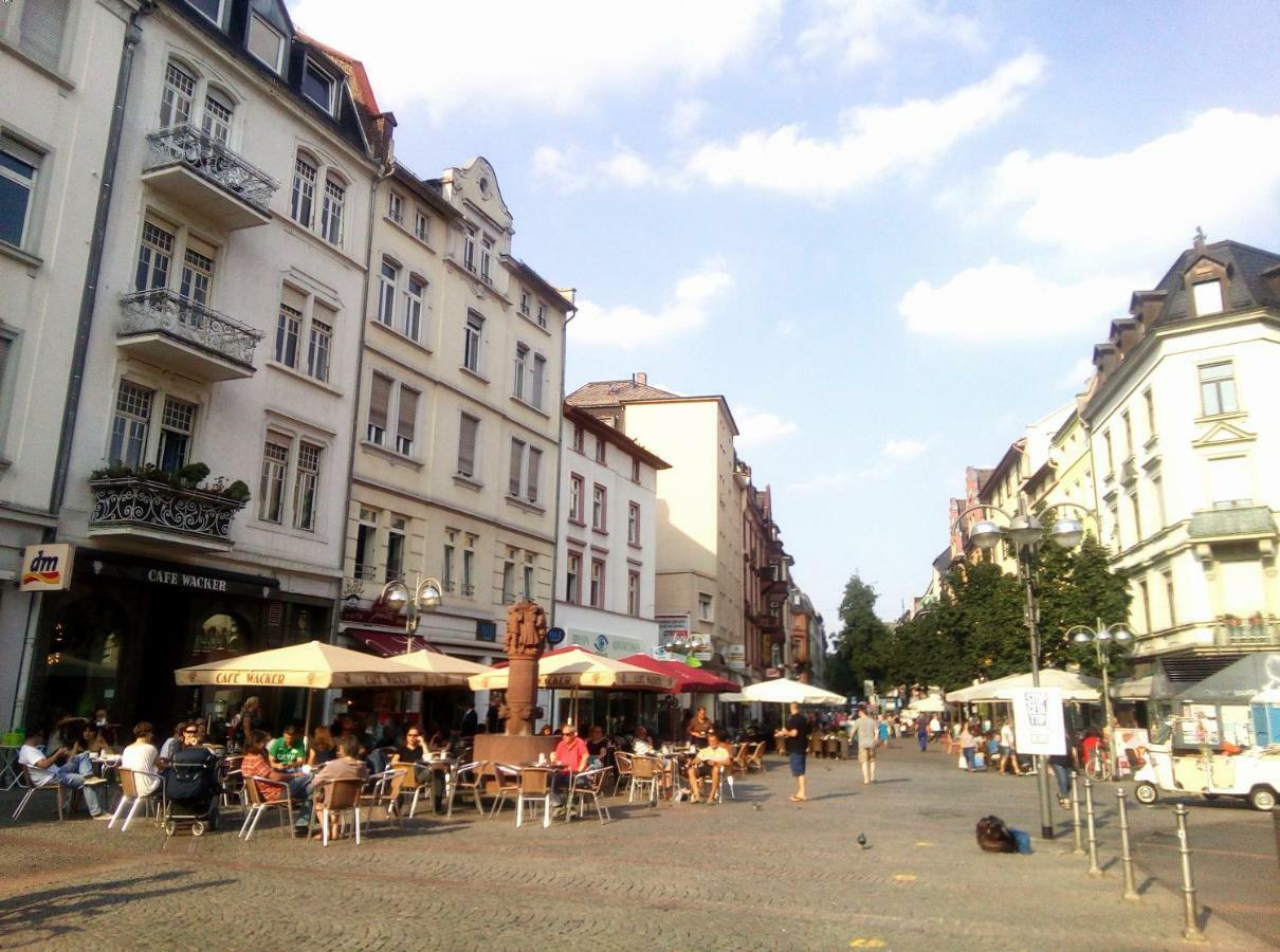 Citycentre Room For 1 Female Persons - Alternative Plus 1 Child Frankfurt nad Menem Zewnętrze zdjęcie